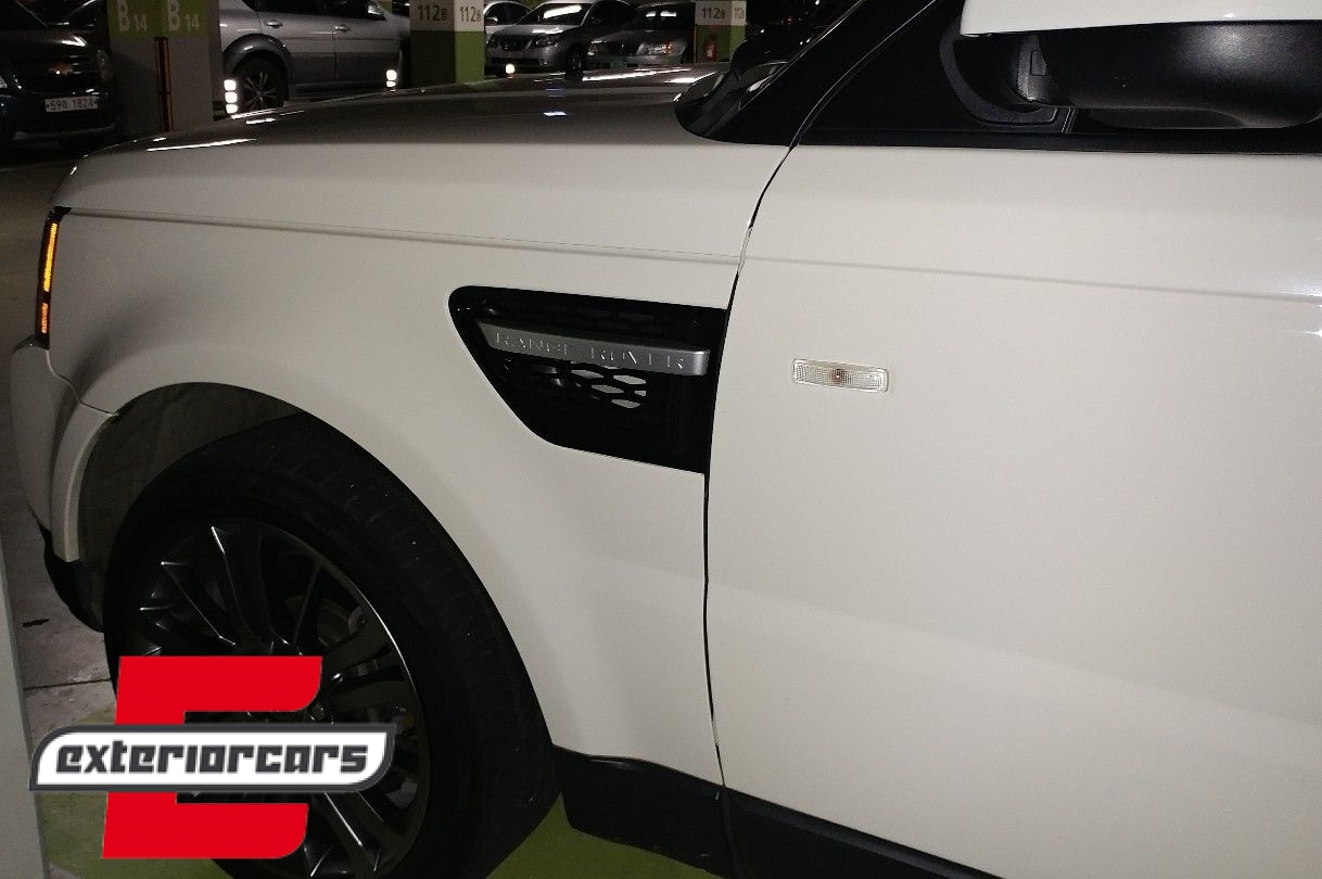 Prednja maska & bočni otvori Autobiography dizajn (piano crna/srebrna) / Land Range Rover Sport L320 Facelift (2009-2013) - Slika 12