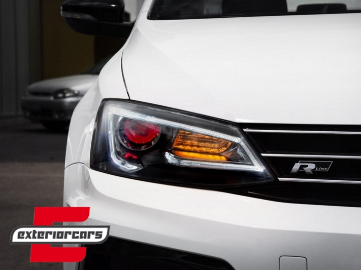Prednja svjetla LED DRL SEQ žmigavci Bi-Xenon look (crna) / VW Jetta Mk6 VI (2011-2018) - Slika 18