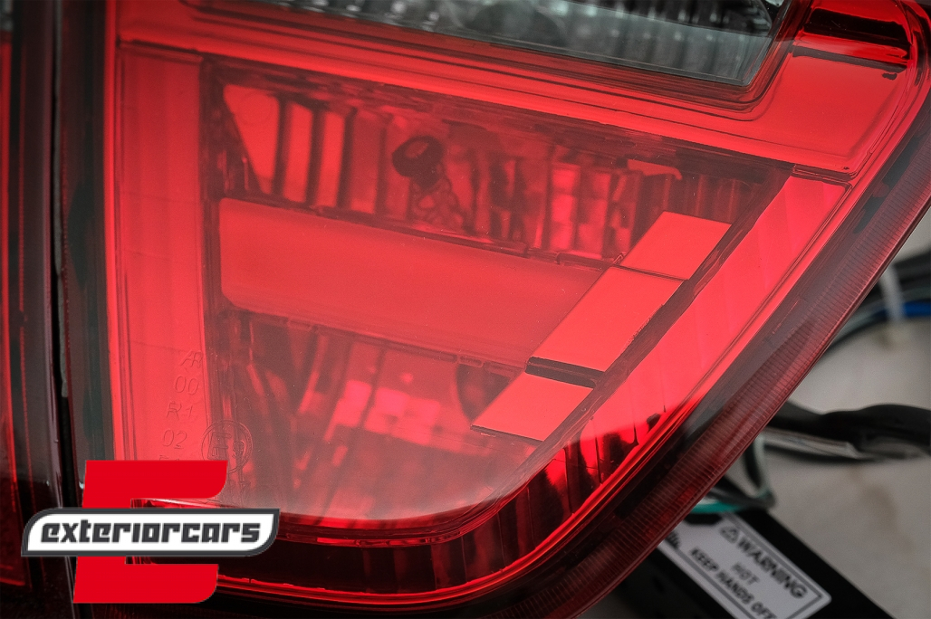 LED stražnja svjetla LCI LightBar dizajn (crvena/smoke) / BMW serije 3 E90 limuzina (2005-2008) - Slika 20