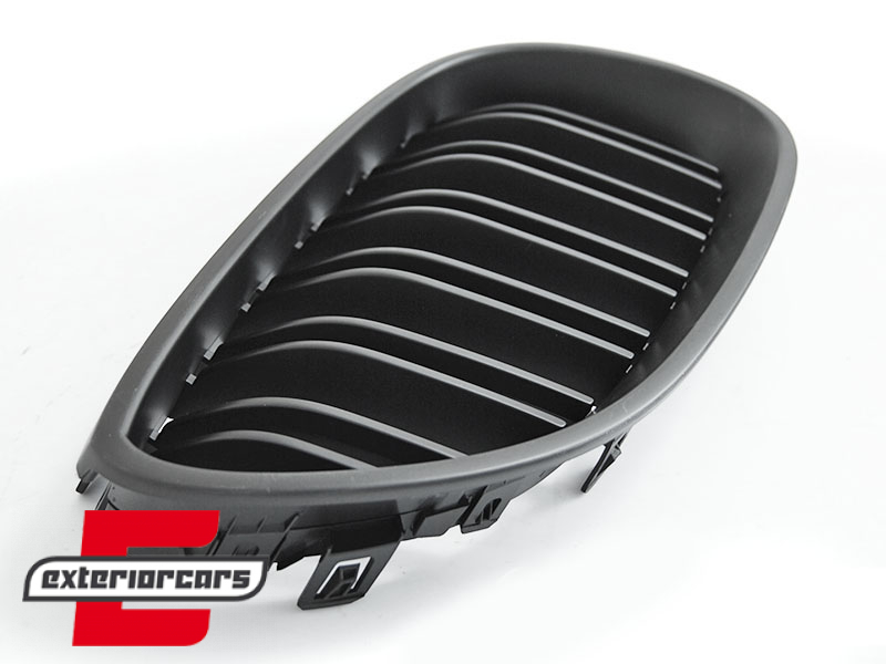 Prednja maska M5 look (mat crna) / BMW serije 5 E60 E61 (2003-2010) - Slika 2