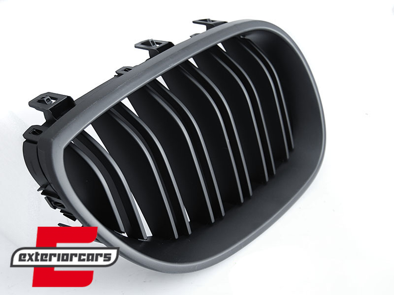 Prednja maska M5 look (mat crna) / BMW serije 5 E60 E61 (2003-2010) - Slika 3