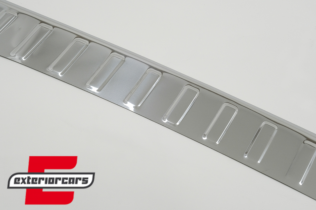 Zaštitna ploča zadnjeg branika - aluminijski poklopac / VW Golf VII 7 7.5 5G karavan (2012-2019) - Slika 2