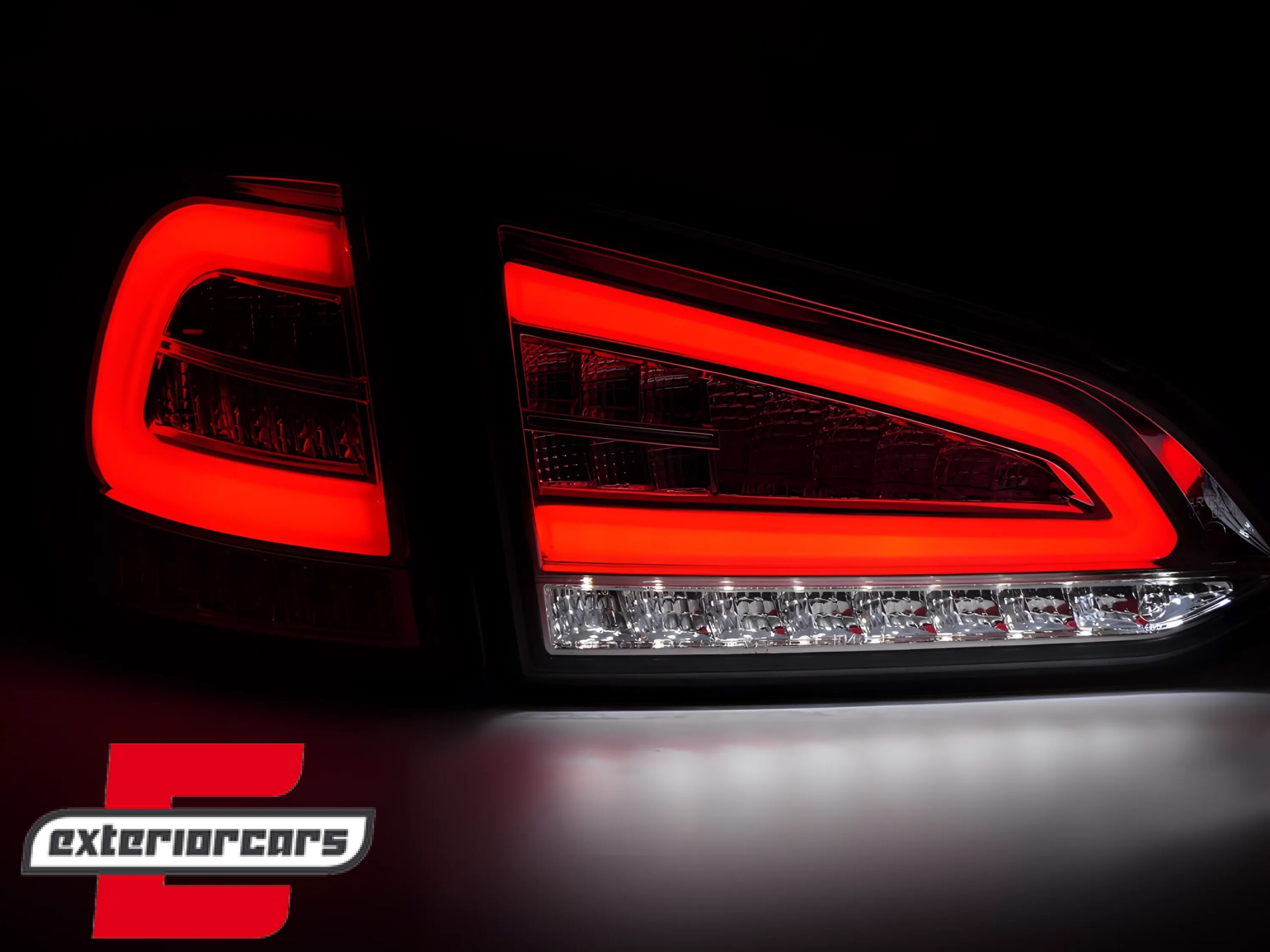 Full LED stražnja svjetla SEQ žmigavci (crvena/kristal) / Ford Focus 3 karavan (2011-2018) - Slika 5